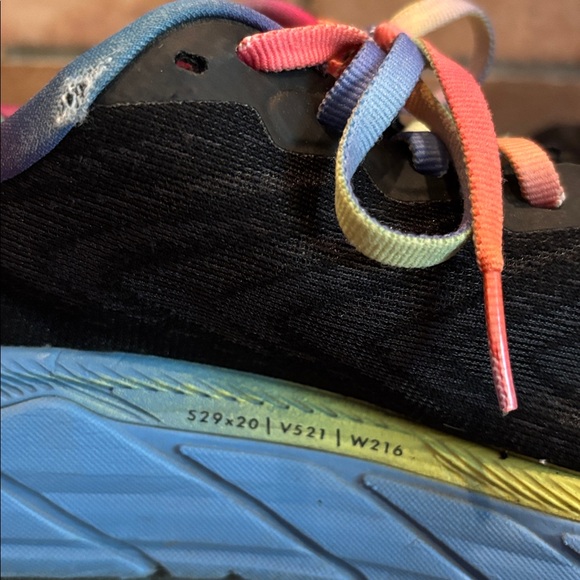 Hoka one one Arahi 6 women’s size 7B black with rainbow details - Picture 10 of 11